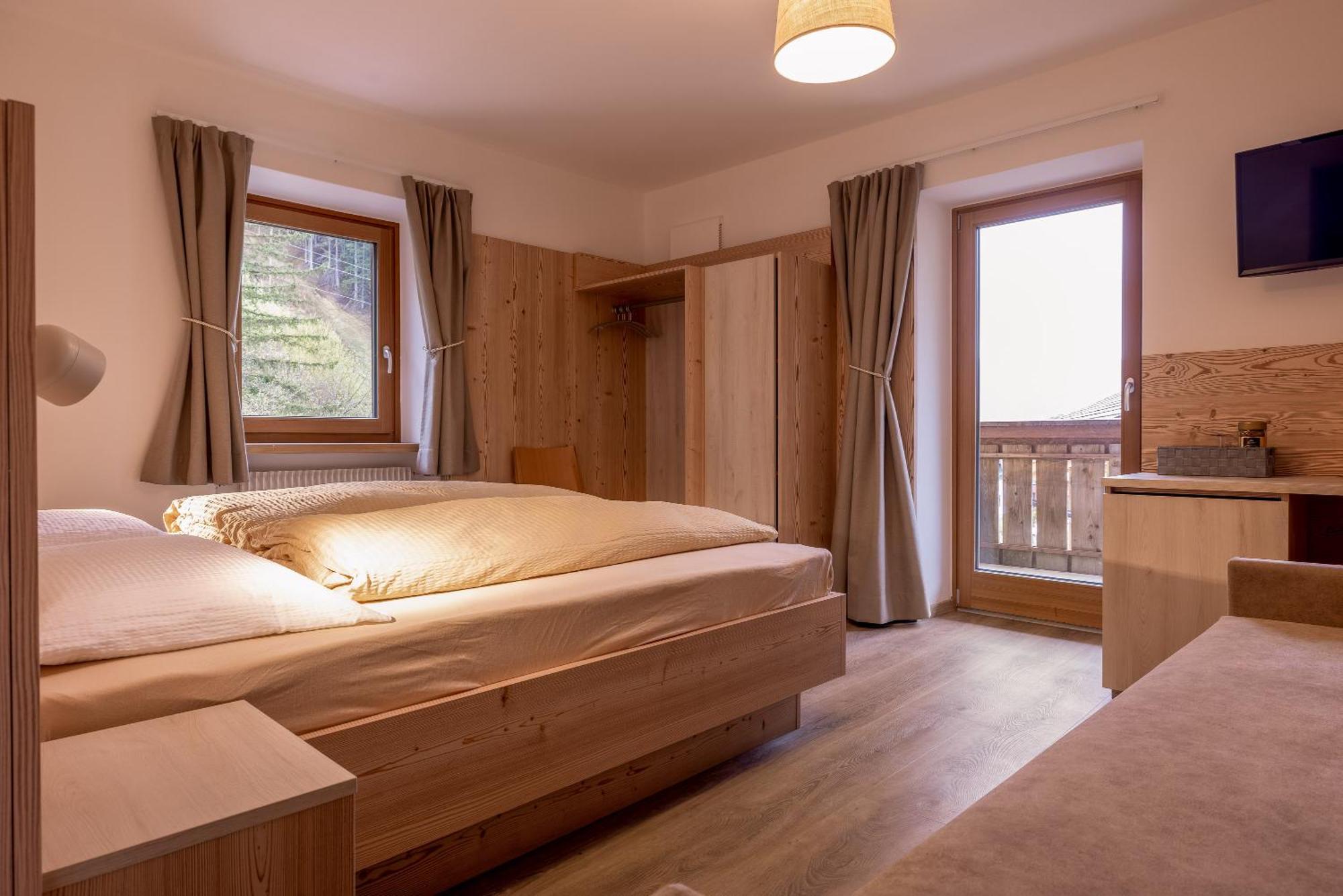 San Pietro Dolomiti Small Budget Hotel Ortisei Esterno foto